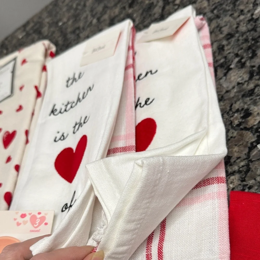Threshold Valentine’s Day kitchen towels Apron placemats and runner bundle NWT
